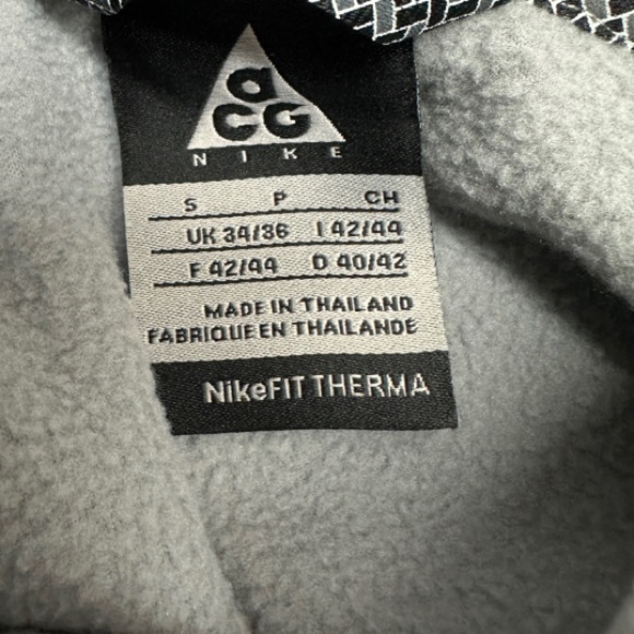 Nike ACG Zip-Up - Picture 2 of 8